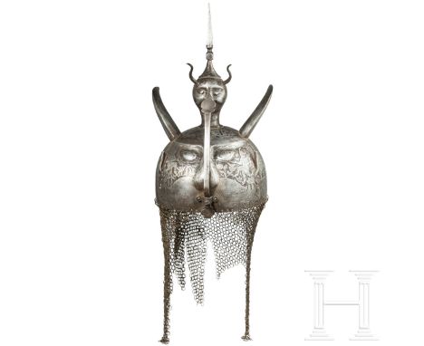 Kulah Khud, Persien, 19. Jhdt.  Helm mit einteilig geschlagener Kalotte, die Stirnseite in Form eines menschlichen Gesichtes 