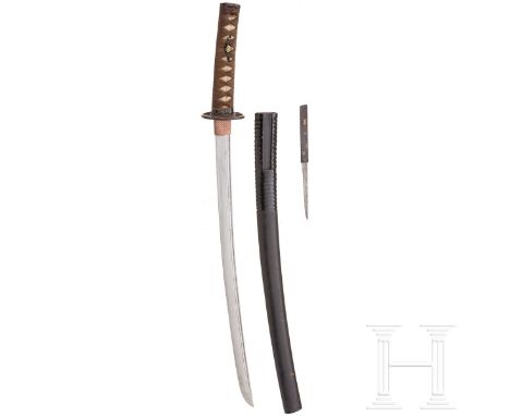 Wakizashi, Japan, Edo-Periode  Klinge Hira Tsukuri mit langen Bohi, Hada und Hamon verputzt, mglw. Midare Sugu Ha, Kupferhaba