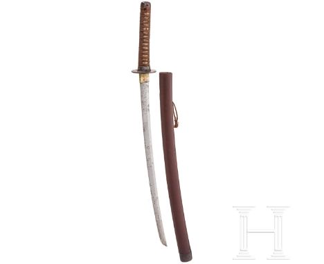 O Wakizashi, Japan, 18. Jhdt.  Klinge Shinogi Tsukuri, leichtes Torii Zori, Hada und Hamon verputzt, fleckig, Messinghabaki m