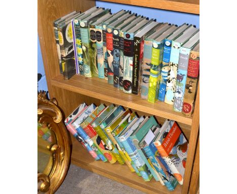 Thirty Three volumes of mainly editions of The New Naturalist published by Collins including early numbers eg Number 2 The Re