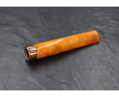 A George V cased 9ct rose gold mounted butterscotch amber cigar holder, 9.5cm