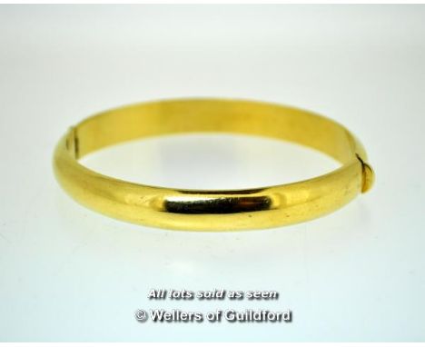 Hinged bangle in yellow metal tested as 18ct, with Egyptian mark for 18ct, weight 22.4 grams