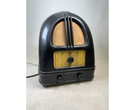 A Bakelite Philco 444 valve radio. Long Wave & Med Wave. W:33cm x D:24cm x H:42cm