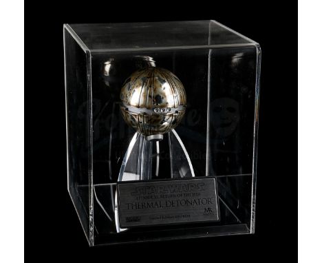MASTER REPLICAS - Complete with plexiglass case, display base and plaque, labelled limited edition 691/1000. Excellent. Dimen