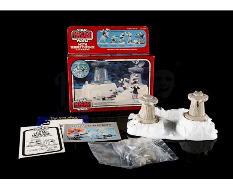 KENNER - Opened and complete. Stickers not applied Good - Minor corner wear . Dimensions: 23 cm x 23 cm x 6 cm (8.85'' x 8.85