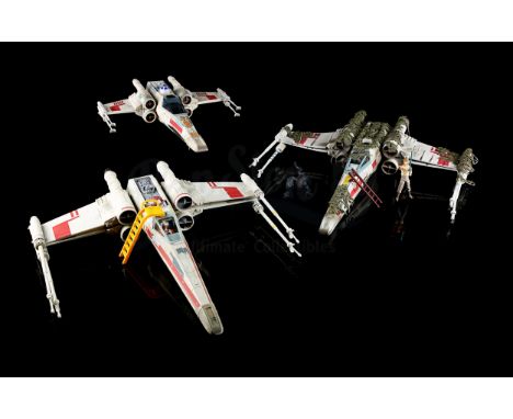 HASBRO - Three loose X-Wing fighter models, complete with figures and accessories. Good. Dimensions: 36 cm x 31 cm x 9 cm (13
