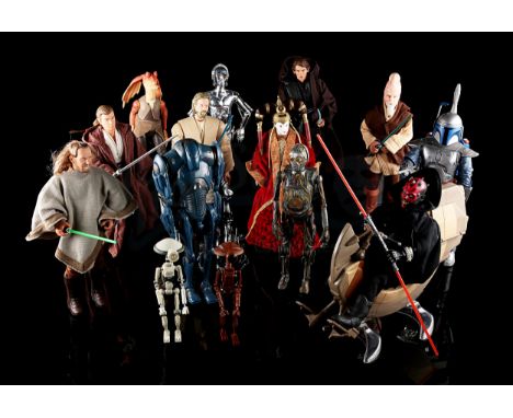 HASBRO - Set of fifteen opened action figures. Good. Dimensions: 30 cm x 10 cm x 5 cm (11.54'' x 3.85'' x 1.92"). . VAT STATU