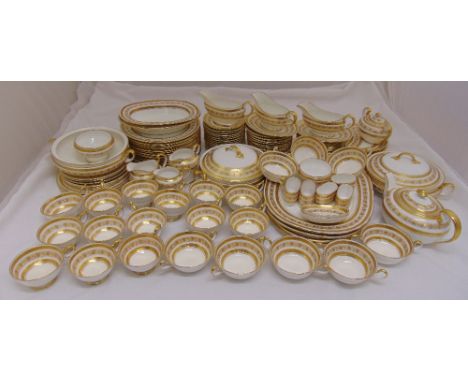 Aynsley Solitaire 8206 dinner service to include plates, bowls, cups, saucers, sauce boat, vegetable dishes, condiments, jugs