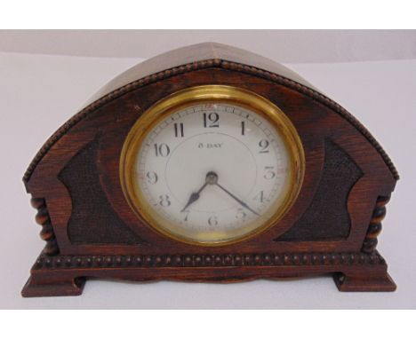 An 8 day wooden cased Edwardian mantle clock with white enamel dial and Arabic numerals, 14.5cm (h)