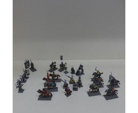 A collection of 173 Lord of the Rings/Fantasy/Wargaming metal/plastic figures - 61 Gondor City, 17 Rhun Cavalry, 44 Corsairs,