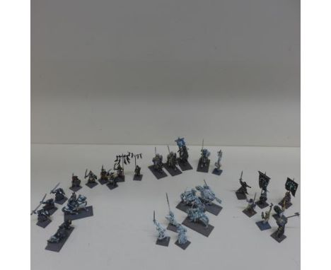A collection of 248 Lord of the Rings/Fantasy/Wargaming metal/plastic figures - 37 Army of the Dead, 63 Easterlings, 56 Iseng