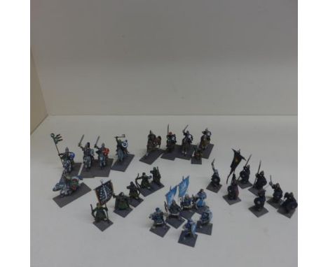A collection of 236 Lord of the Rings/Fantasy/Wargaming metal/plastic figures - 45 Gondor City, 11 Rohirrim, 55 Mordor Infant