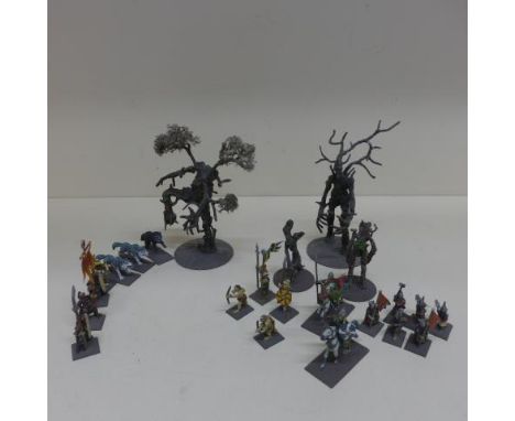 A collection of 211 Lord of the Rings/Fantasy/Wargaming metal/plastic figures - 63 Haradrim, 72 Dwarves, 39 Rohirrim and Puke