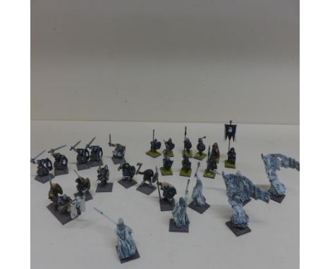 A collection of 329 Lord of the Rings/Fantasy/Wargaming metal/plastic figures - 144 Goblins, 62 Dunlendings, 60 Isengard Uruk