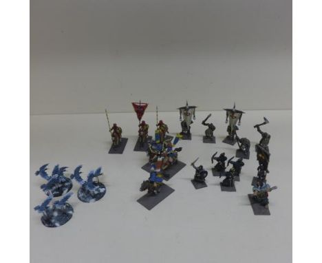 A collection of 124 Lord of the Rings/Fantasy/Wargaming metal/plastic figures - 15 Harad Cavalry, 24 Eagles, 13 Easterlong Ca