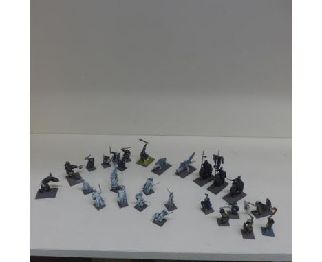 A collection of 189 Lord of the Rings/Fantasy/Wargaming metal/plastic figures - 58 Army of the Dead, 41 Isengard Uruk-hai, 10
