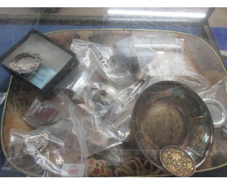 QUANTITY OF VARIOUS SMALL SILVER PLATED COLLECTABLES INCLUDING FAIRY HAT PIN, VARIOUS PILL BOXES, WHITE METAL PROPELLING PENC