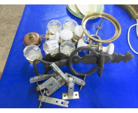 QUANTITY OF VINTAGE DOOR FURNITURE INCLUDING KNOCKER ETC