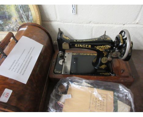 CASED SINGER 128K HAND CRANKED SEWING MACHINE IN WOODEN CASE COMPLETE WITH MANUAL AND ACCESSORIES
