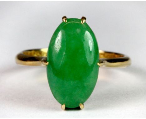 A Chinese yellow metal (tested high carat gold) and jade ring (K).