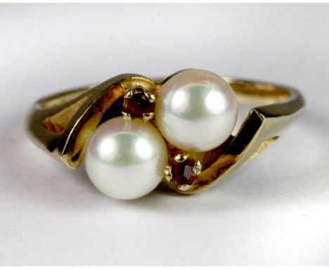 A 9ct gold two pearl ring (P).