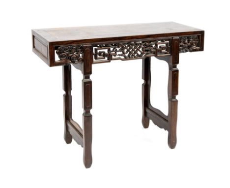 antique Chinese console with a quite special design and sculpted ornamentation||Antieke Chinese console met vrij apart model 