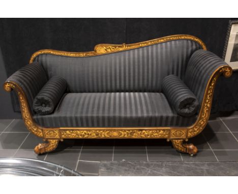 early 19th Cent. presumably French Charles X style settee with a quite special model in rose-wood with typical inlay||Vroeg n