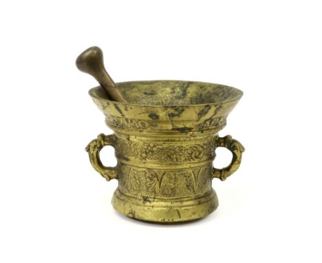 antique bronze mortar with its pestle||Antieke vijzel in brons met stamper  -  hoogte : 12 cm