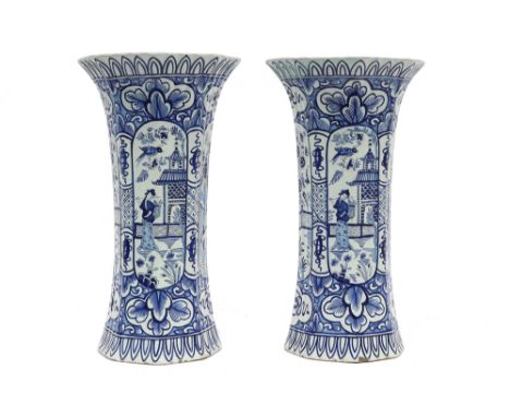 pair of antique vases in marked ceramic from Delft with blue-white decor||Paar antieke vazen in "LPK" gemerkte faïence van De