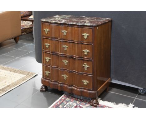 antique because of the small size quite rare chest of drawers in mahogany with a marble top||Antieke, door het kleine formaat