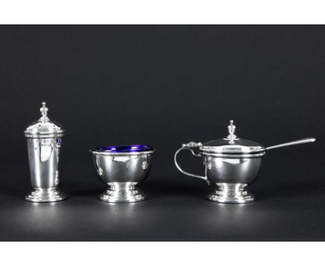 3pc Art Deco cruet set in marked and "Elkington &amp; Co Ltd" signed silver||ELKINGTON &amp; CO LTD driedelig Art Deco-tafels