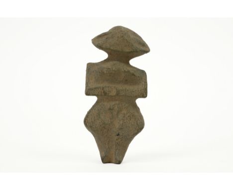 European neolithic Donau Culture maternity symbol in stone||EUROPA  -  DONAU-CUTUUR (5000 - 3500 BC) neolitisch vruchtbaarhei