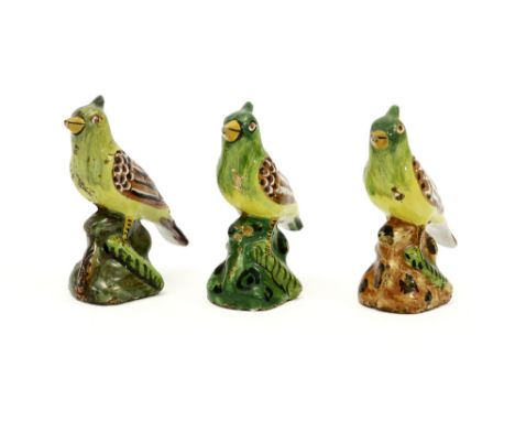 set of three quite rare 18th Cent. 'bird' figures in polychromed ceramic from Delft||Set van drie zeldzaam geworden achttiend