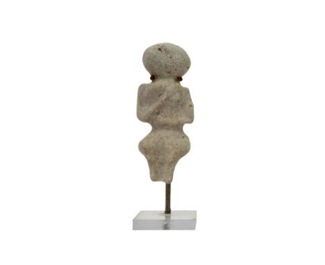 European neolithic Donau Culture maternity symbol in stone||EUROPA  -  DONAU-CUTUUR (5000 - 3500 BC) neolitisch vruchtbaarhei