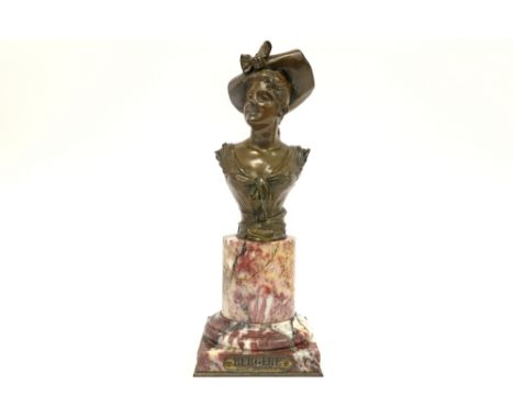 sculpture in bronze on a marble base - signed Georges Van der Straeten||VAN DER STRAETEN GEORGES (1856 - 1928) sculptuur in b