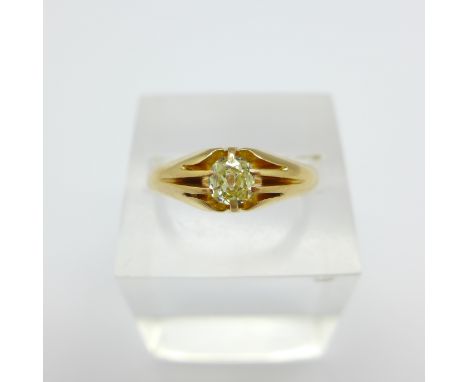 An 18ct gold and diamond ring, Chester 1914, 5.3g, R, approximately 0.5carat diamond weight