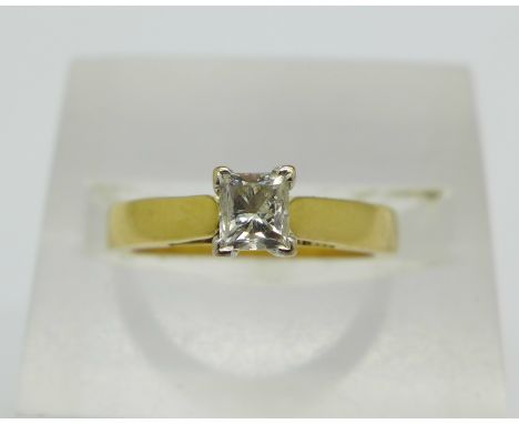 An 18ct gold princess cut solitaire diamond ring, 4.g, K