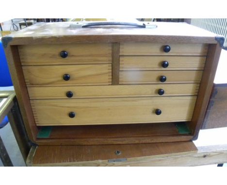 A SMALL COLLECTION OF ENGINEER'S AND OTHER TOOLS IN AN EMIR PORTABLE WOODEN TOOL CHEST WITH DETACHABLE FRONT AND AN OAK BOX W