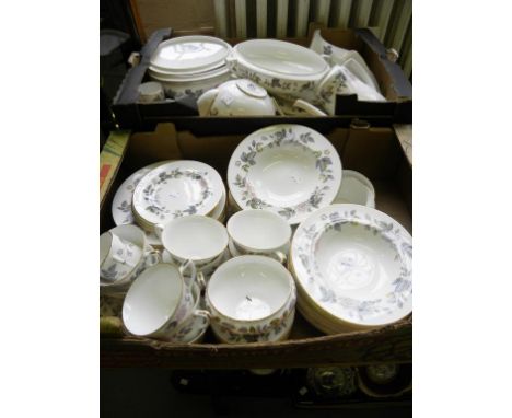 A ROYAL WORCESTER JUNE GARLAND PATTERN DINNER SERVICE