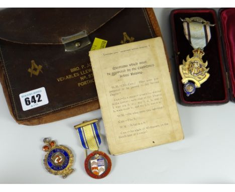 A vintage Masonic leather case containing two silver gilt Masonic jewels together with silver gilt ROAB medal