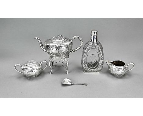 4x Plated China. Marked + 90. 20th Century. Consisting of: Flask, teapot + stove, sugar/milk set. Floral decor. Size: 15 - 25