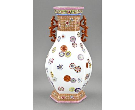 Chinese porcelain ear vase with floral medallions + gold decor. Hectagonal. With bottom mark. Dimensions: H 31 cm. In good co