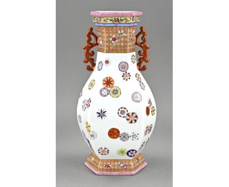 Chinese porcelain ear vase with floral medallions + gold decor. Hectagonal. With bottom mark. Dimensions: H 31 cm. In good co