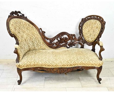 19th century walnut carved butterfly sofa with velvet upholstery. Circa 1870. Dimensions: 110 x 164 x 73 cm. In good conditio