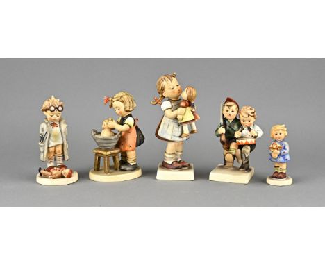 Five old porcelain Goebel figures. Germany. Miscellaneous. 20th century. Dimensions: H 9 - 16 cm. In good condition.