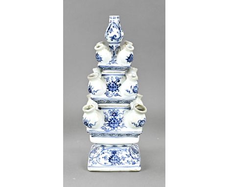 Three-piece Chinese porcelain tulip vase with floral decor. Dimensions: 40.5 cm. In good condition.