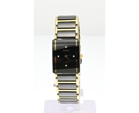 Rado DiaStar, lady, black ceramic rectangular model with gold accents and 4 diamonds on the dial. Quartz. width case 18 mm. 1