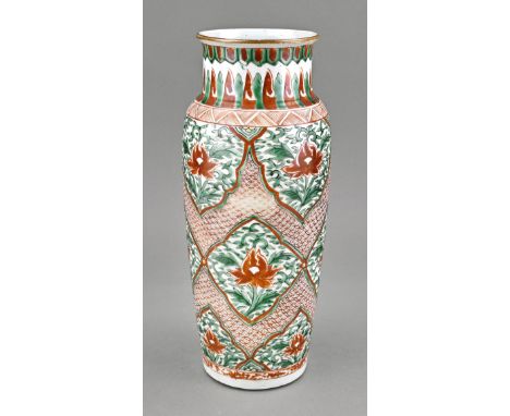 17th Century Chinese porcelain family verte trolley vase with floral decor. Colour: green/red. Two minimal hairlines at top e