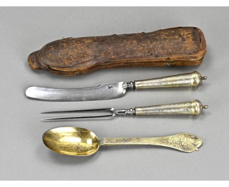 Silver travel cutlery in cassette. Travel order with a silver-gilt spoon, a knife and fork with silver-gilt handle, decorated