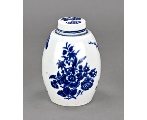 Late 18th century English porcelain Worchester tea caddy with floral/butterfly decor. Lid chip + hairline. Dimensions: 13 cm.